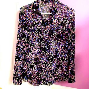 NWOT EXPRESS  🌺 floral top with 2 front pockets